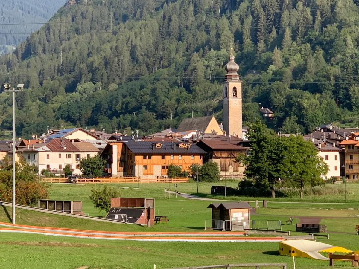 Camelot Luxury Houses Horses Pellizzano Exterior photo